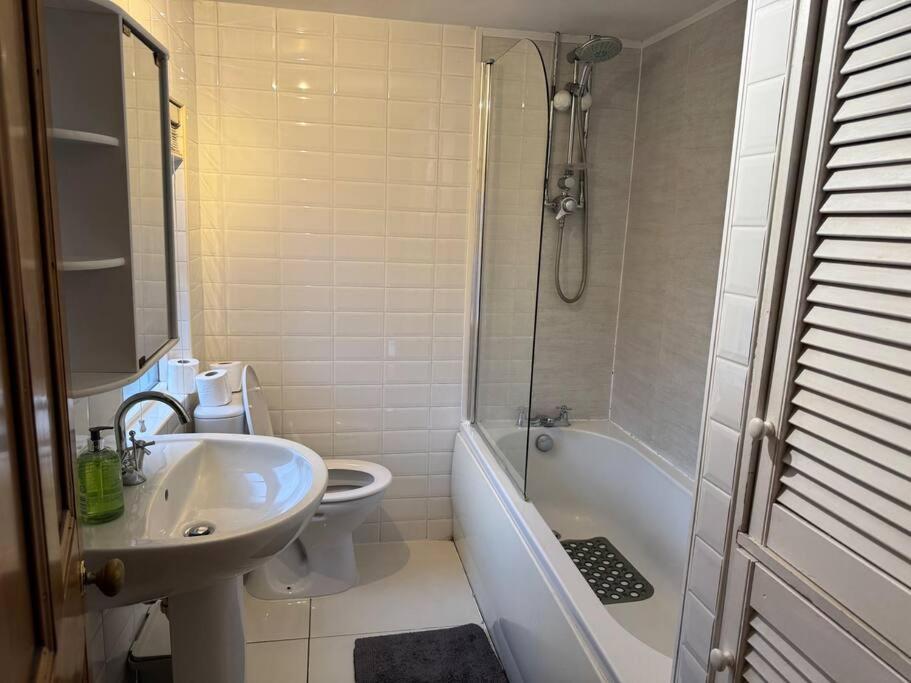 Stylish, Spacious And Central 4 Bedroom House Белфаст Экстерьер фото